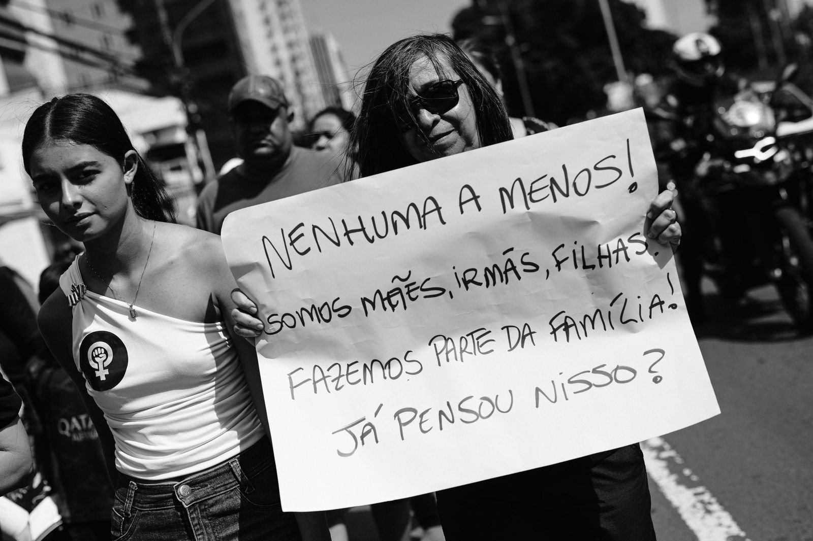 Caminhada contra feminicídio mobiliza mulheres e cobra mudanças