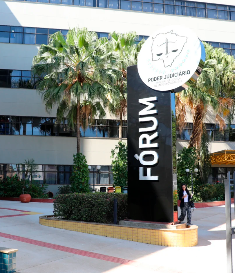 Cliente é indenizada em R$ 5 mil após ser impedida de levar compras já pagas