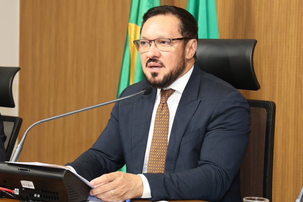 Lucas de Lima conduz audiência pública sobre investimentos na saúde