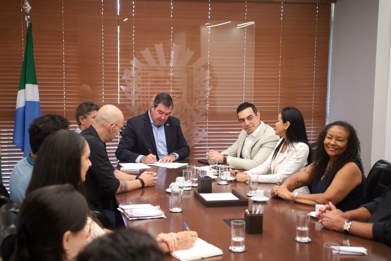 Governo de MS autoriza concurso com 2 mil vagas para professores