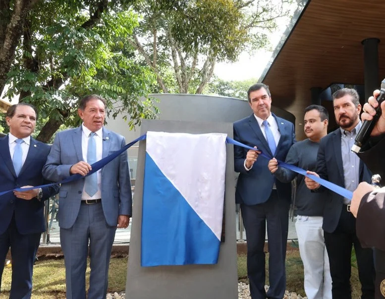Gerson Claro inaugura estacionamento vertical inédito da ALEMS