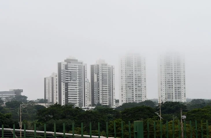 Frente fria provoca chuva forte e derruba temperaturas em Mato Grosso do Sul