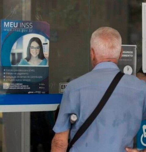 Novo grupo de aposentados e pensionistas recebem hoje segunda parcela do 13º