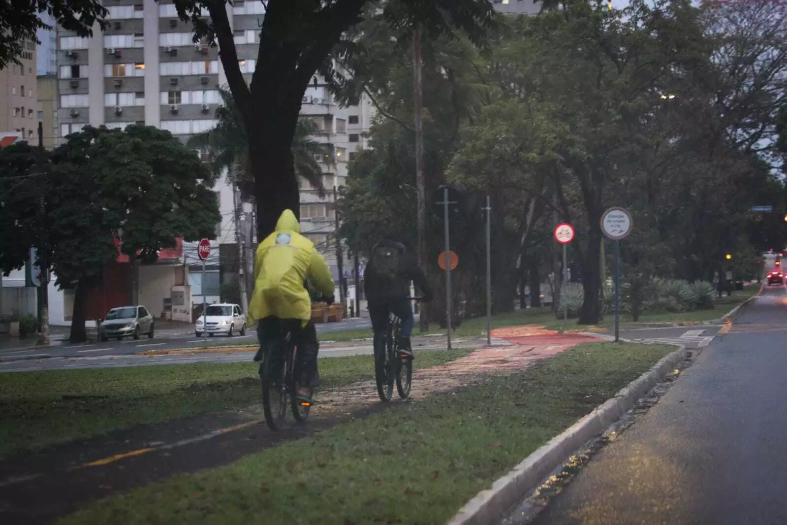 Frente fria avança e traz risco de tempestades, granizo e ventos fortes em MS