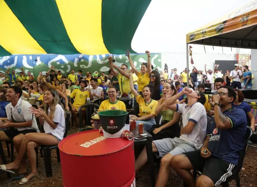 Cidade da Copa exibe Brasil e Japão com estrutura gratuita 