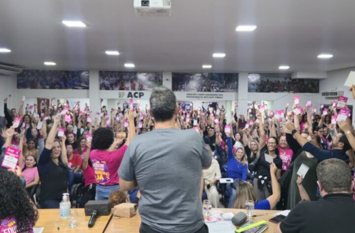 Escolas municipais amanhecem fechadas com paralisação de professores em Campo Grande