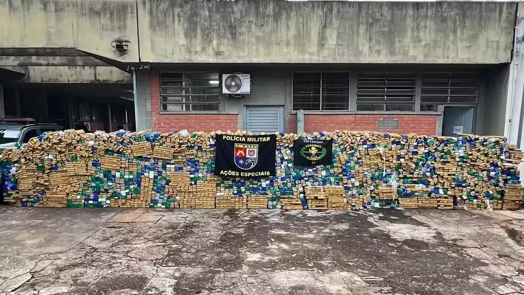 Caminhão carregado com erva de tereré é apreendido com 4,3 toneladas de maconha em SP