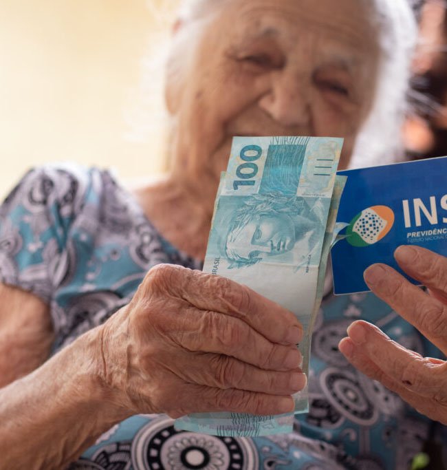 Aposentadoria do INSS deve passar a exigir idade mínima de 67 anos