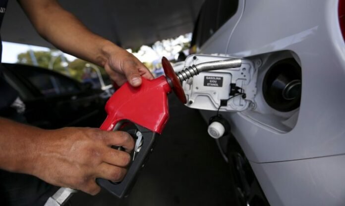 Gasolina passa a ter 32% de etanol a partir de amanhã; veja o que muda para os motoristas