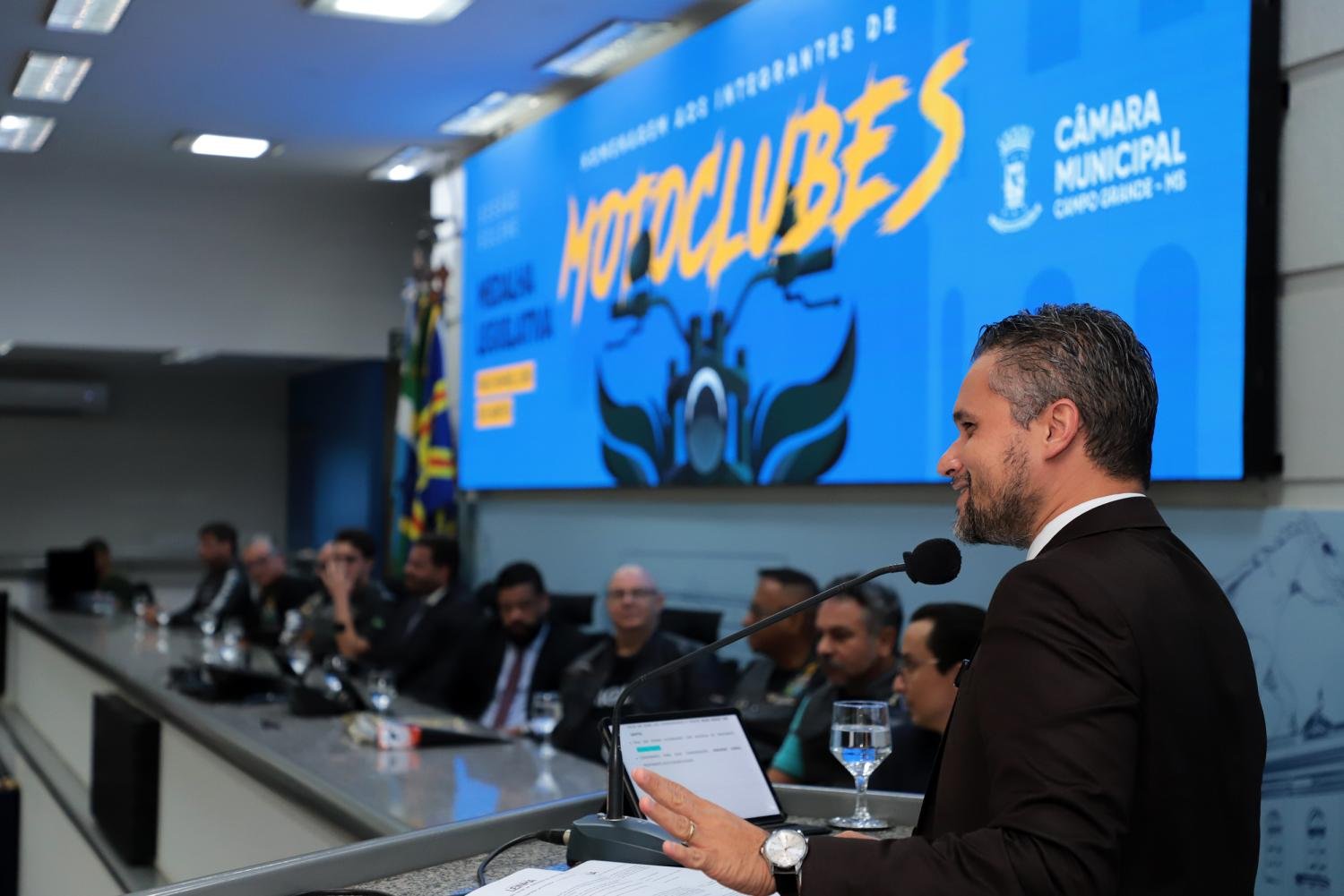 Câmara homenageia motoclubes por ações sociais em Campo Grande