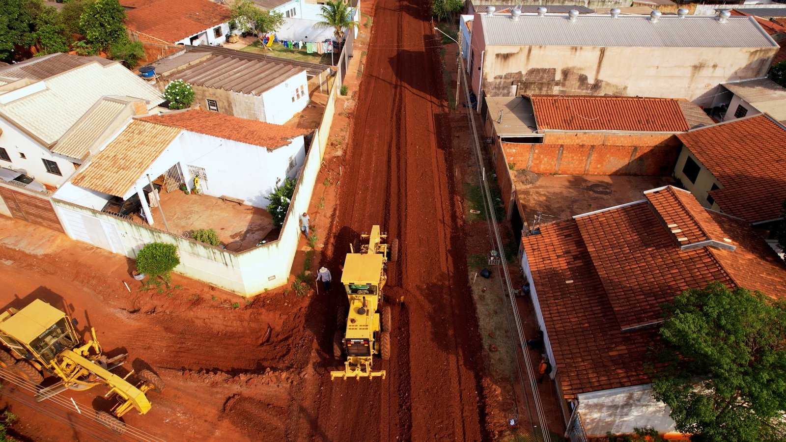 Prefeitura inicia pavimentação nas Vilas Nogueira e Aimoré