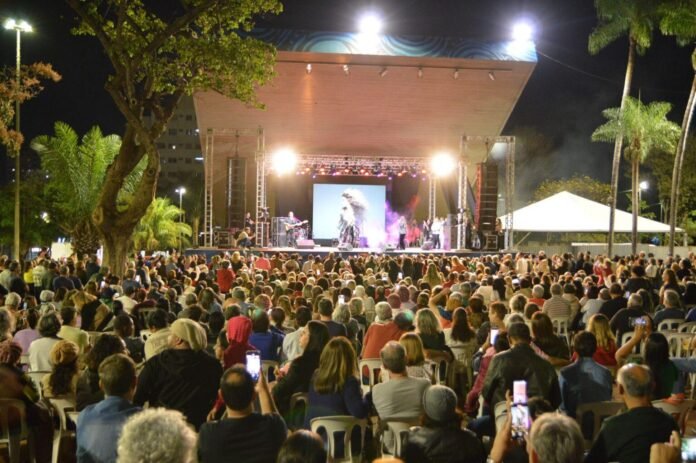 Noite da Seresta reúne música e nostalgia no centro de Campo Grande