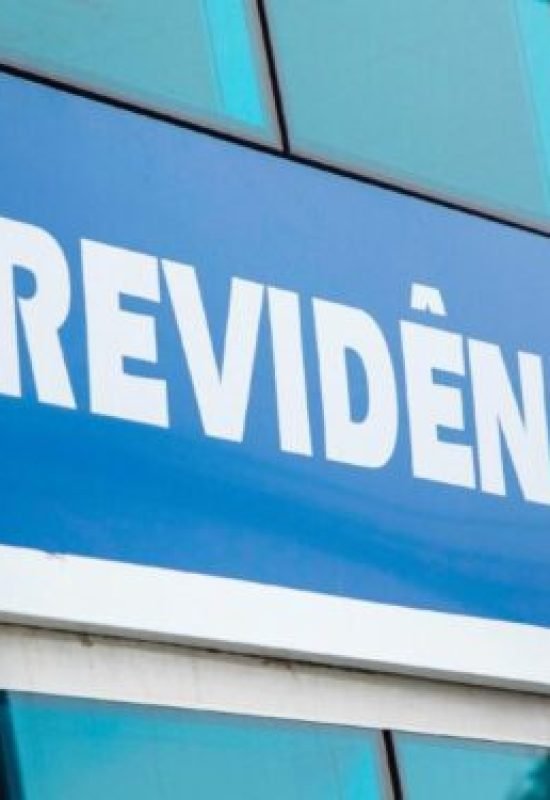 Salário mínimo terá reajuste, mas aposentados do INSS podem ter aumento diferente em 2027